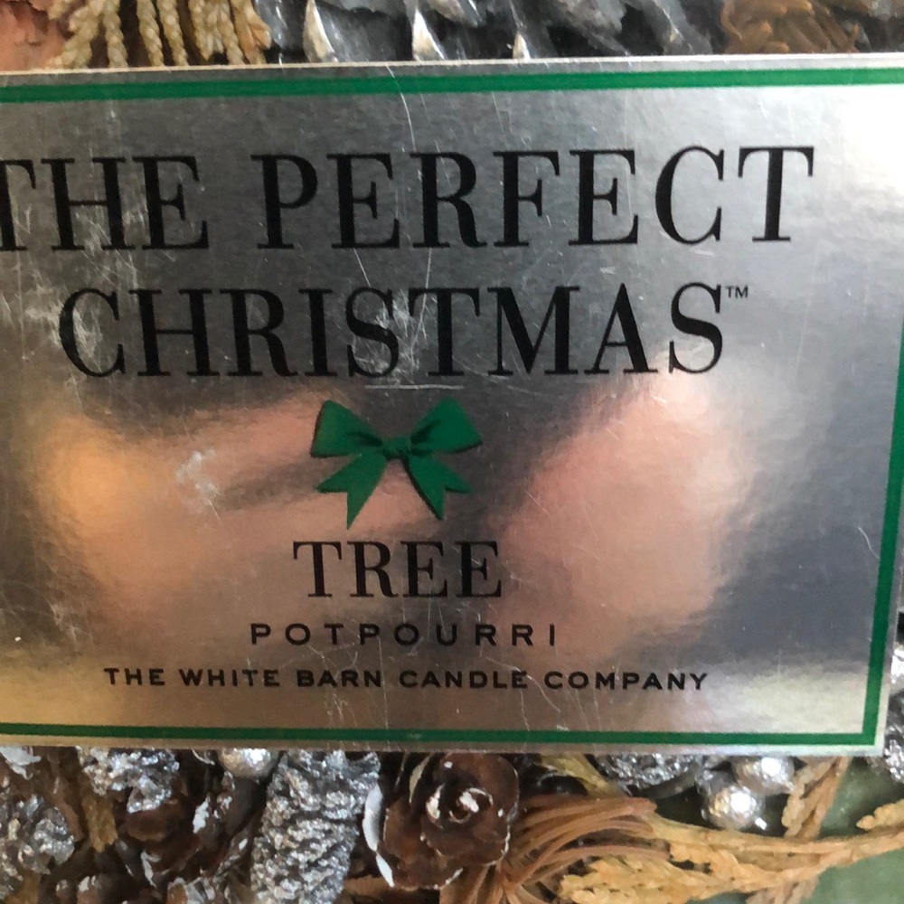 NWT—Christmas boxed Potpourri.